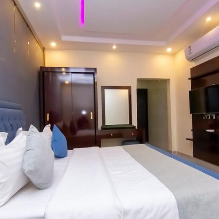 Aparthotel ال متعب سويتس الفلاح 1 Ar Riyad Esterno foto
